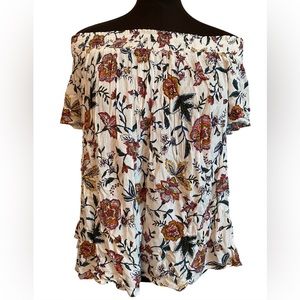 Old Navy Short Sleeved Blouse with Open Neckline. Floral with Ruffled sleeves